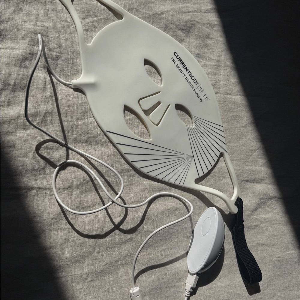 CurrentBody Skin LED Light Therapy Mask - White